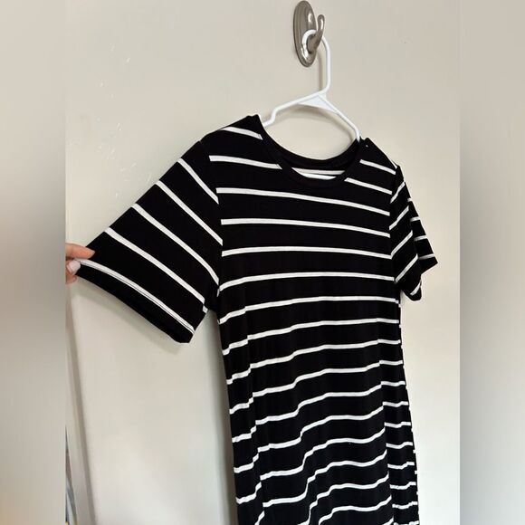 BCBGeneration Striped Black And White Dress Short Sleeves - Picture 3 of 6